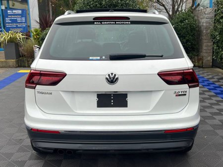 2020 Volkswagen Tiguan HIGHLINE 4MOTION 2.0 TDI // OPENING PAN ROOF // DIAMOND CUT ALLOYS // LEATHER HEATED SEATS €32,950 thumbnail