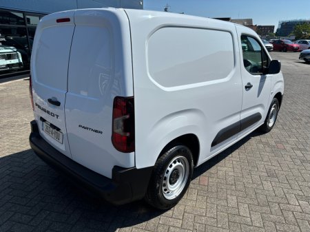 2025 Peugeot Partner  €29,500