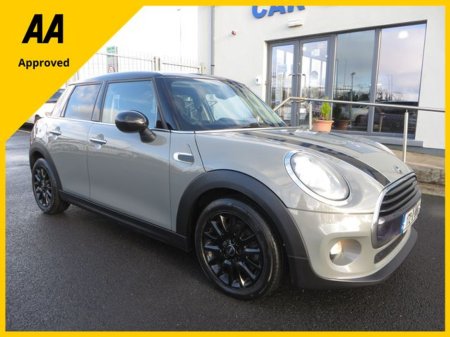 2017 MINI Cooper XS52 4DR €9,950