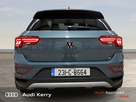2023 Volkswagen T-Roc LIFE 2.0 TDI 116HP WITH HEATED SEATS AND REAR CAMERA €31,900 thumbnail