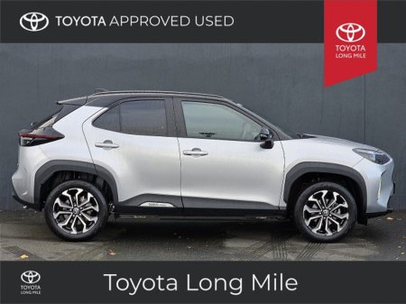 2025 Toyota Yaris Cross 1.5 Hybrid Luna Sport Bi-Tone 5dr €32,449