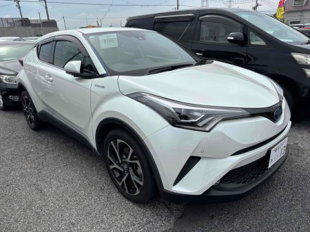 2019 Toyota C-HR SOL HYBRID AUTOMATIC 1.8 PETROL //HIGH SPEC//LOW MILES//HALF LEATHER HEATED SEATS//ADAPTIVE CRUISE CONTROL//REVERSE CAMERA//KEYLESS ENTRY//