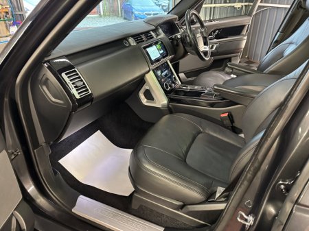 2021 Land Rover Range Rover 2.0 PHEV Vogue €57,950 thumbnail