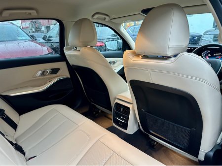 2024 BMW 3 Series 330e SPORT AUTO €40,950 thumbnail
