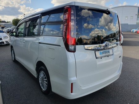 2014 Toyota Noah 7 SEATER * 1.8 SELF CHARGING HYBRID €16,950 thumbnail