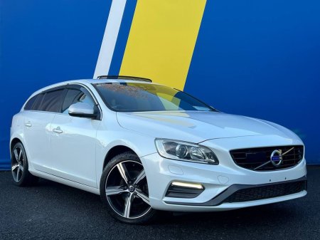 2017 Volvo V60 D4 R-DESIGN 2.0 D // TILT & SLIDE OPENING PAN ROOF // FULL SERVICE HISTORY // LEATHER POWERED HEATED SEATS €18,950