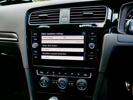 2019 Volkswagen Golf 2.0 TSI 5DR 300HP DSG 4M R €34,950 thumbnail