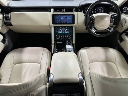 2020 Land Rover Range Rover Vogue P400e 202 €57,800 thumbnail