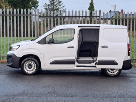 2026 Opel Combo KOMFORT  L1H1 1.5TD 100BHP  **LED HEADLIGTS** €21,098 thumbnail