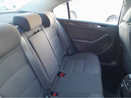 2016 Volkswagen Jetta CL 2.0 TDI MANUAL 5SPEED 110BHP 4DR €8,950 thumbnail