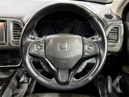 2020 Honda Vezel HYBRID 1.5L AUTOMATIC - HALF LEATHER UPHOLSTERY - REVERSE CAMERA - CRUISE CONTROL - A/C CONTROLS - ALLOY WHEELS €23,450 thumbnail