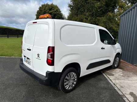 2021 Peugeot Partner  €10,500