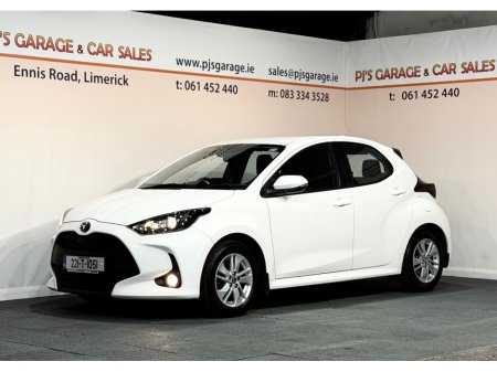 2022 Toyota Yaris HYBRID LUNA AUTO 4DR