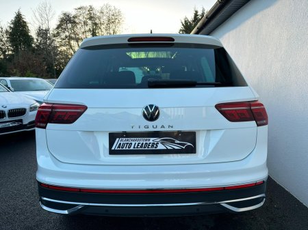 2023 Volkswagen Tiguan ELEGANCE 2.0 TDI 150HP NAV SKY VIEW €37,950 thumbnail