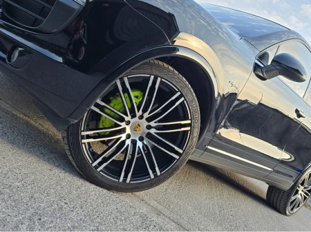 2016 Porsche Cayenne V6 HYBRID 16 5DR A AUTO CAYNNE S  416BHP IMMACULATE €34,950 thumbnail