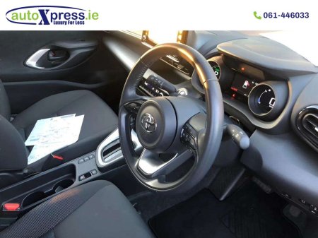 2022 Toyota Yaris Cross 1.5 HYBRID G Only 7000 Miles €26,995 thumbnail