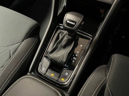 2023 Skoda Karoq Sportline DSG 2.0TDI 115BHP - Reversing Camera - Climate Control - Heated Seats - Cruise Control - Apple CarPlay/Android Auto thumbnail