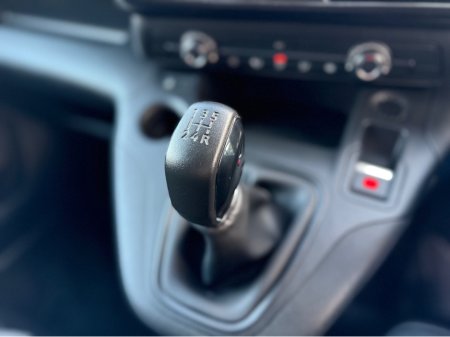 2021 Opel Combo 3 SEATER - 1.5 DIESEL - MANUAL - 12M WARRANTY - CAR: 1599 €14,950 thumbnail