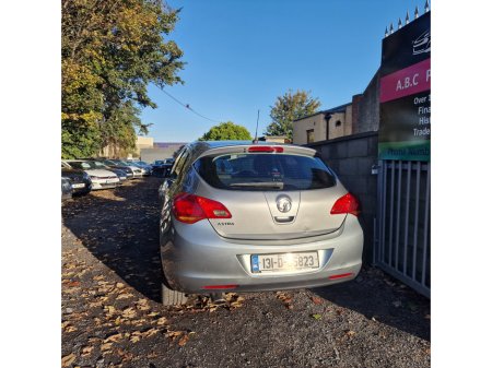 2013 Opel Astra  €4,450