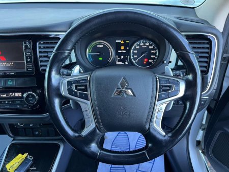 2017 Mitsubishi Outlander 4WD 2.0 HYBRID // DIAMOND CUT ALLOYS // LEATHER/ALCANTARA HEATED SEATS // PARKING SENSORS €19,950