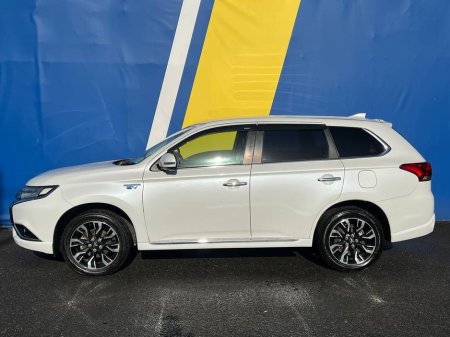 2017 Mitsubishi Outlander 4WD 2.0 HYBRID // DIAMOND CUT ALLOYS // LEATHER/ALCANTARA HEATED SEATS // PARKING SENSORS €19,950