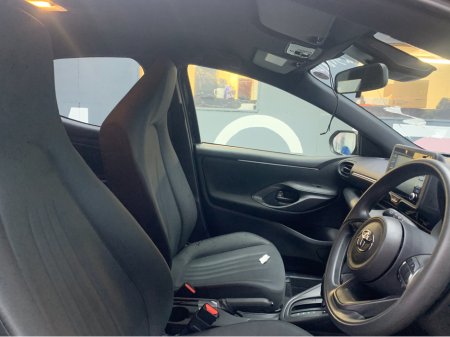 2023 Toyota Yaris 1.0 PETROL AUTOMATIC / 9k KMs / Reverse Camera €21,950 thumbnail