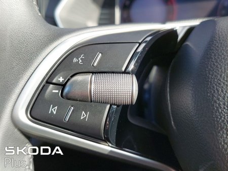 2025 Skoda Octavia SELECTION 2.0TDI 115HP €32,950 thumbnail