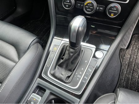 2020 Volkswagen Golf HIGHLINE MEISTER AUTOMATIC 1.4 PETROL //ONLY 7576 MILES//MASSIVE SPEC//DYNAUDIO SOUND SYSTEM//HEATED LEATHER SEATS//ELECTRIC DRIVERS SEAT//KEYLESS ENTRY// €24,950 thumbnail