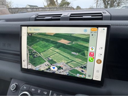 2025 Land Rover Defender P300e X-DYNAMIC SE URBAN SPEC PHEV AUTO €109,950 thumbnail