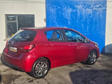 2017 Toyota Yaris 1.0 VVT-i 3Dr Luna €10,750 thumbnail