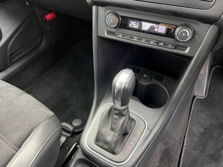 2016 Volkswagen Polo HIGHLINE 1.2 TSI AUTO // FULL SERVICE HISTORY // LEATHER/ALCANTARA HEATED SEATS // REVERSE CAMERA €13,900 thumbnail