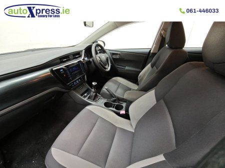 2016 Toyota Auris 1.4d Terra €10,995