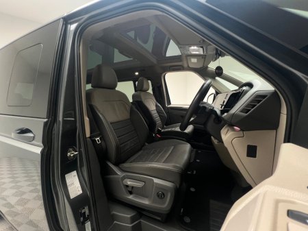 2023 Volkswagen Multivan STYLE 1.4 PHEV DSG *7 SEATER* €62,990 thumbnail