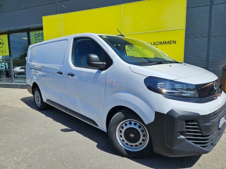 2025 Opel Vivaro  €25,950