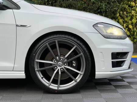 2014 Volkswagen Golf R 4MOTION 2.0 TSI // NEW PRETORIA ALLOYS // LEATHER INTERIOR // REVERSE CAMERA €24,900 thumbnail