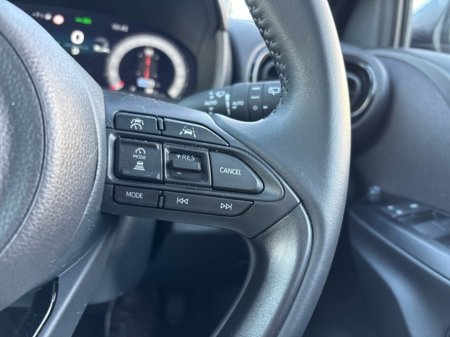 2025 Toyota Yaris HYBRID PLATINUM €31,950 thumbnail