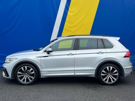2021 Volkswagen Tiguan R-LINE 2.0 TDI // FULL R-LINE PACK // 360 SURROUND PARKING SENSORS // DIGITAL CLUSTER // HEATED MULTIFUNCTIONAL STEERING WHEEL €33,950