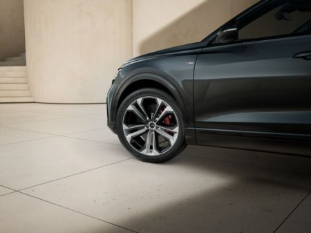 2026 Audi Q8 e-tron SUV COMPETITION 60TFSI E QUATTRO AUTOMATIC €126,242 thumbnail