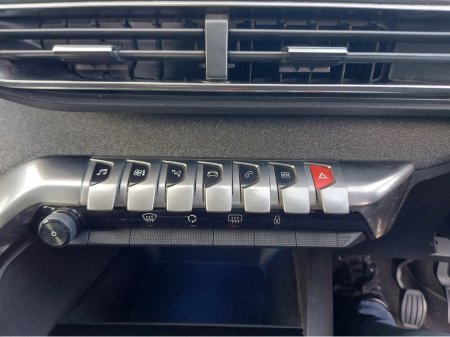 2018 Peugeot 5008 ALLURE 1.6 BLUE HDI 120 4 4DR €16,950 thumbnail