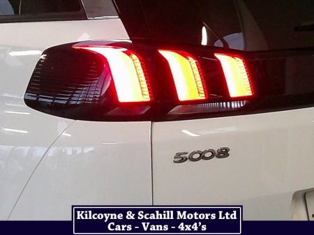 2020 Peugeot 5008 ALLURE BLUEHDI S/S A €27,950 thumbnail