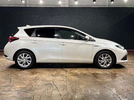 2017 Toyota Auris 1.8L HYBRID AUTOMATIC - HALF BLACK LEATHER UPHOLSTERY - REVERSE CAMERA €15,950