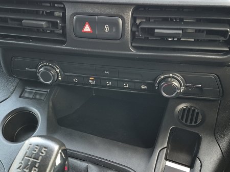 2021 Citroen Berlingo Enterprise 650 Van 1.5 Diesel with 3 seats in front and side loading door. thumbnail