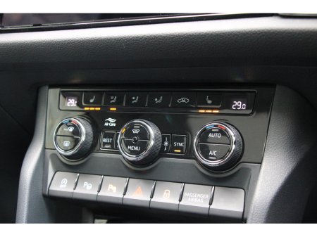 2018 Skoda Kodiaq DSG * Low KMs *Sunroof * 7 seats Huge spec €28,950 thumbnail