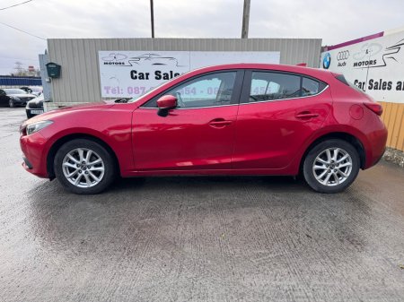 2017 Mazda Mazda3 1.5 D 105PS EXECUTIVE IPM 4 4DR €10,800