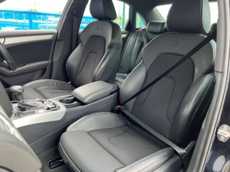 2015 Audi A4 S-LINE 2.0 TFSI AUTO // VERY LOW MILEAGE // FULL SERVICE HISTORY // NEW 19" DIAMOND CUT S-LINE ALLOYS €18,950 thumbnail