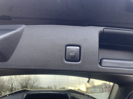 2025 Ford Kuga ST-Line X €32,984 thumbnail