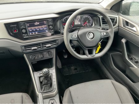 2019 Volkswagen Polo TRENDLINE 1.0 MANUAL 5SPEED 65HP 5DR €13,950 thumbnail