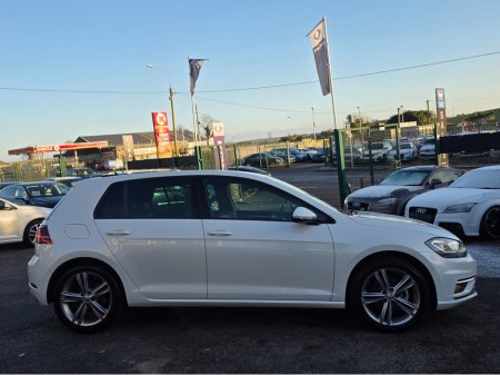 2019 Volkswagen Golf FULL CREAM LEATHER SEATS  ELECTRIC HEATED SEATS SAT NAV PACK - VIRTUAL CLOCKS -REVERSE CAMERA - NAVIGATION - CARPLAY - ANDROID AUTO- BLIND SPOT REAR TRAFFIC ASSIST - DISCOVER PRO €21,950 thumbnail