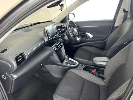 2023 Toyota Yaris Cross HYBRID LUNA €27,950 thumbnail