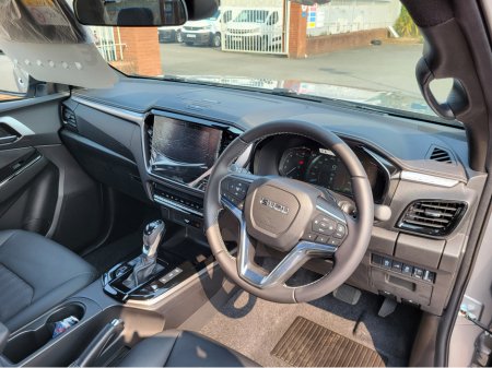 2026 Isuzu D-MAX (5yr warranty) 1.9 Turbo diesel double cab 001679 €45,999 thumbnail